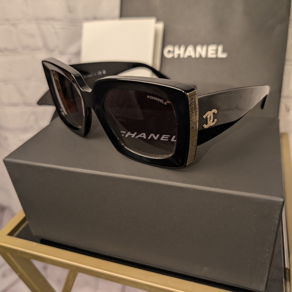Authentic CHANEL Rectangle Sunglasses Black And Gold Iconic Side Logo - Picture 11 of 16